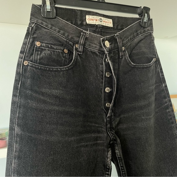 Vintage High-waisted Black Wash Straight Leg Jeans - Picture 4 of 10